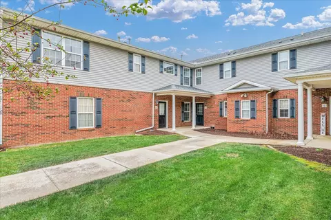 102 Essex Ln #5, Savoy, IL 61874