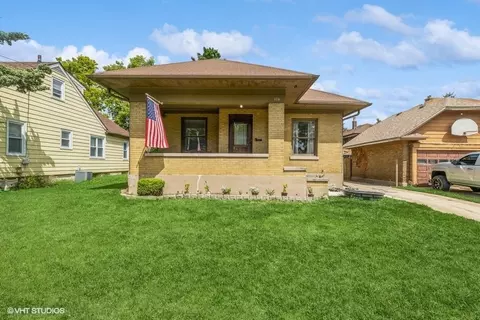 314 Prairie St, Elgin, IL 60120