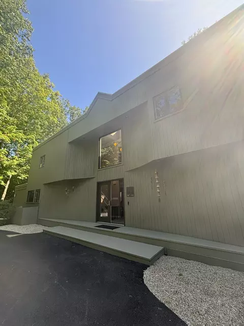 4 Deepwood Trl, Riverwoods, IL 60015