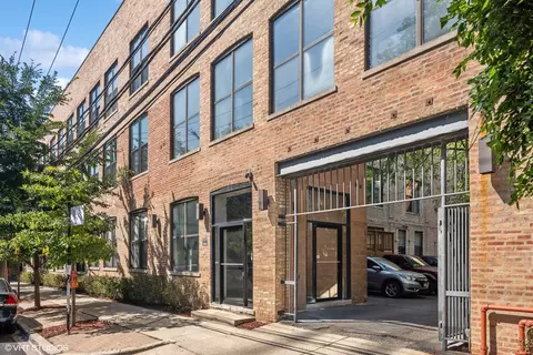 1760 W Wrightwood Ave #308, Chicago, IL 60614