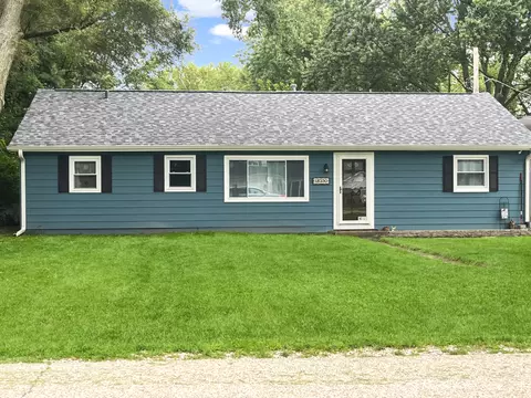 18200 W Lindenwood Dr, Grayslake, IL 60030