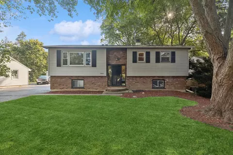 33065 N Sunset Ave, Grayslake, IL 60030