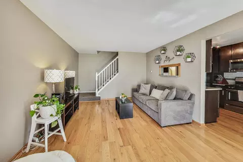 1100 Mount Vernon Ct #C, Wheaton, IL 60189 photo 3
