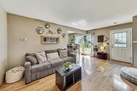 1100 Mount Vernon Ct #C, Wheaton, IL 60189 photo 2