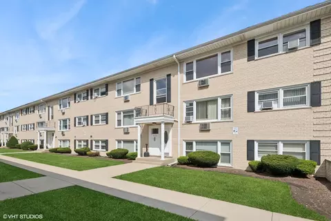 4932 N Leonard Dr #3B, Norridge, IL 60706