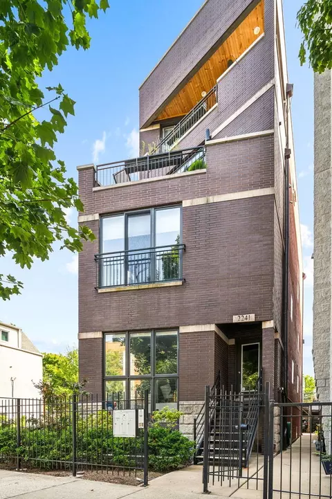 2241 W Roscoe St #1, Chicago, IL 60618