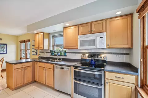 9109 Bartlett Ave, Brookfield, IL 60513 photo 9