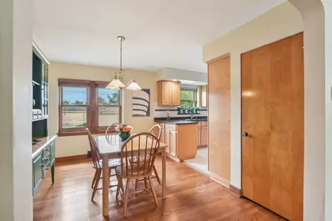 9109 Bartlett Ave, Brookfield, IL 60513 photo 5