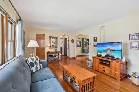 9109 Bartlett Ave, Brookfield, IL 60513 photo 3