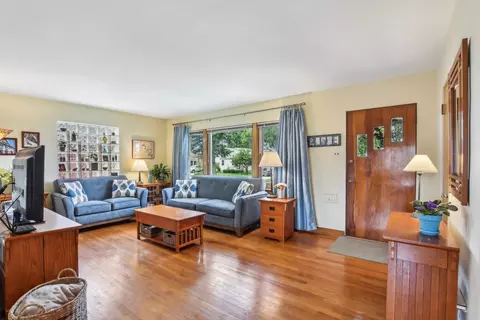 9109 Bartlett Ave, Brookfield, IL 60513 photo 4