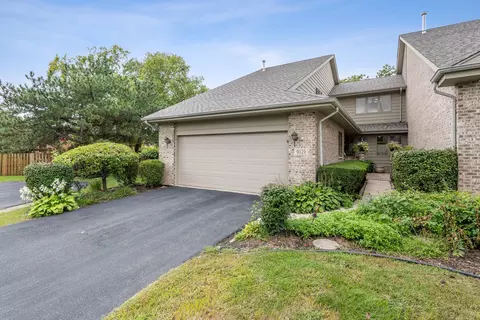 9129 Del Prado Dr, Palos Hills, IL 60465