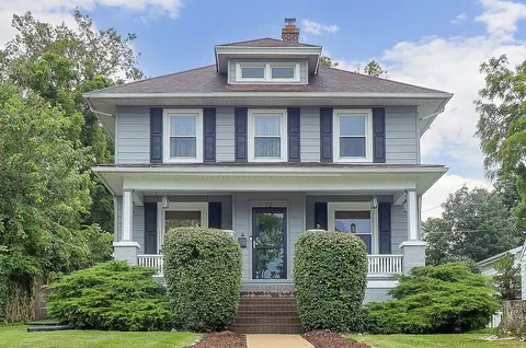 32 E Division St, Lemont, IL 60439