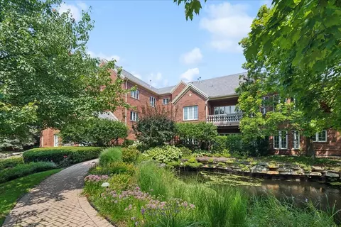 323 Regent Wood Rd #323, Northfield, IL 60093