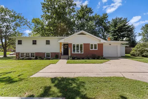 200 N Union Dr, Monticello, IL 61856
