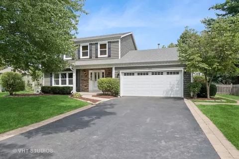 105 Ardley Ct, Naperville, IL 60565