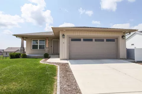 5 Fedor Cir, Bloomington, IL 61705
