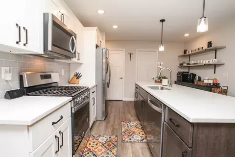 Kitchen - 5 Fedor Cir, Bloomington, IL 61705 photo 2 of 6