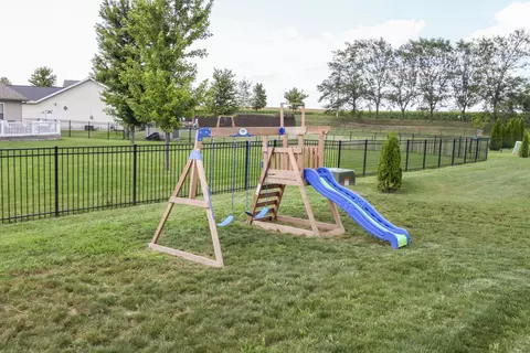 Exterior - 5 Fedor Cir, Bloomington, IL 61705 photo 6 of 8
