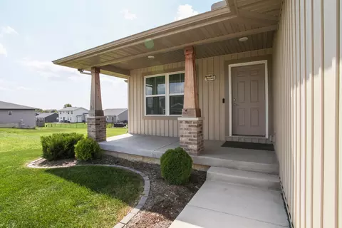 Exterior - 5 Fedor Cir, Bloomington, IL 61705 photo 3 of 8