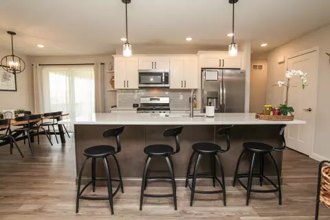 Kitchen - 5 Fedor Cir, Bloomington, IL 61705 photo 4 of 6