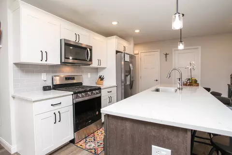 Kitchen - 5 Fedor Cir, Bloomington, IL 61705 photo 3 of 6