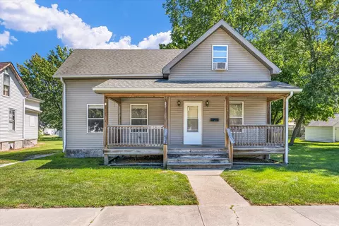 335 S Elm St, Paxton, IL 60957