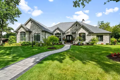 425 W Madison Ave, Wheaton, IL 60187
