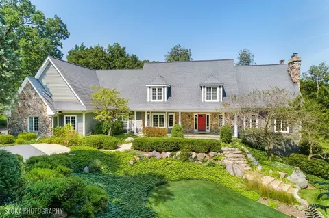 8 Rock Ridge Rd, Barrington Hills, IL 60010