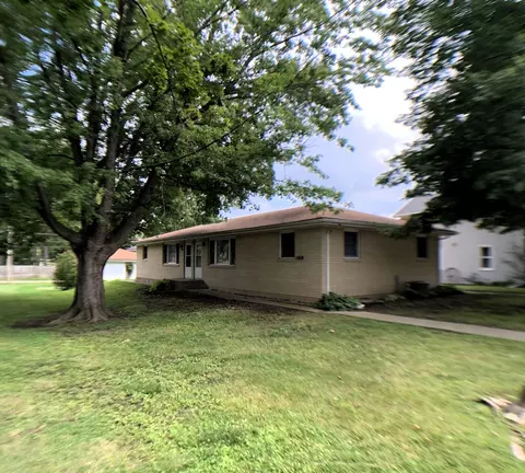 308 S Benton St, Winnebago, IL 61088