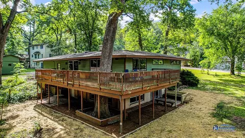 300 Kohl Ave, Spring Grove, IL 60081