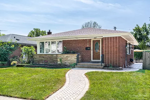 5125 Fairview Ln, Skokie, IL 60077