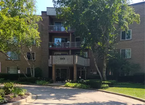 945 E Kenilworth Ave #121, Palatine, IL 60074