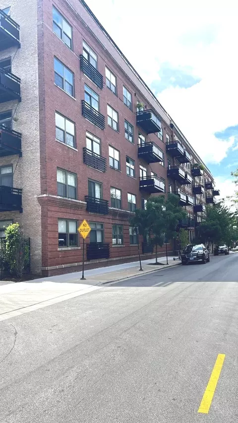 1735 W Diversey Pkwy #607, Chicago, IL 60614