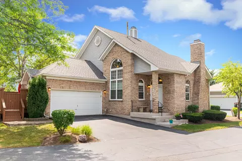 408 W Parkside Dr, Palatine, IL 60067