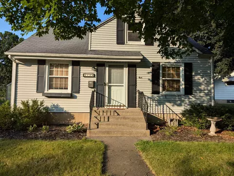 2136 Oregon Ave, Rockford, IL 61108
