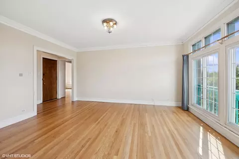 Living - 1518 E 59th St #3A, Chicago, IL 60637 photo 2 of 8