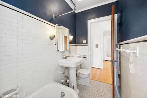 Bath - 1518 E 59th St #3A, Chicago, IL 60637 photo 2 of 2