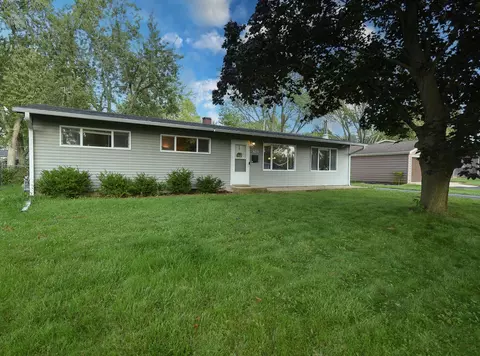 36891 N Grandwood Dr, Gurnee, IL 60031