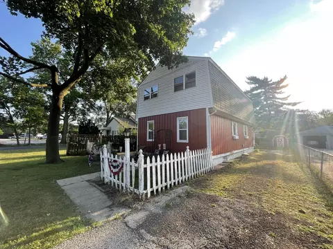 Exterior - 1233 S Union St, Aurora, IL 60505 photo 3 of 8