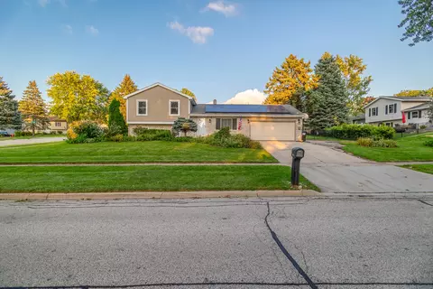 100 S Heritage Dr, Mchenry, IL 60050