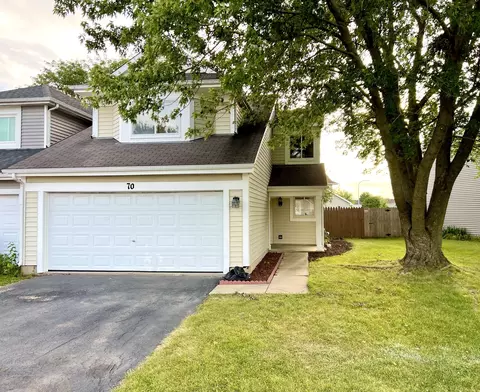70 Kingsport Dr, South Elgin, IL 60177