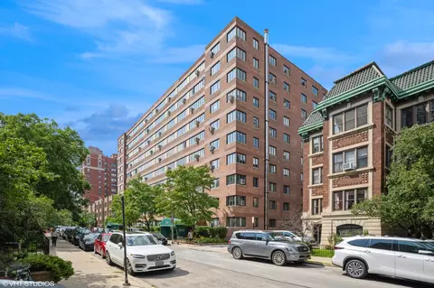 700 W Bittersweet Pl #506, Chicago, IL 60613
