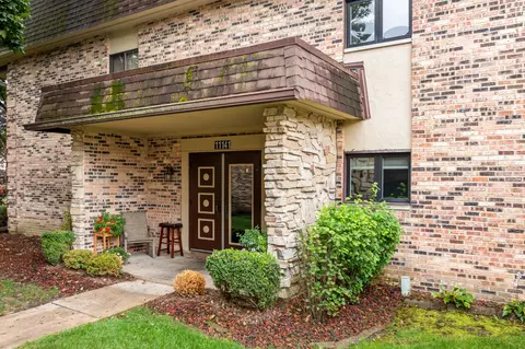 11141 East Rd #E, Palos Hills, IL 60465