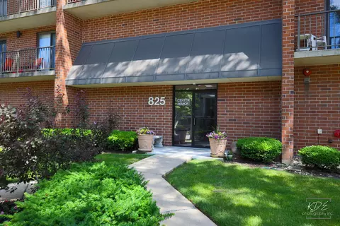 825 Center St #305, Des Plaines, IL 60016
