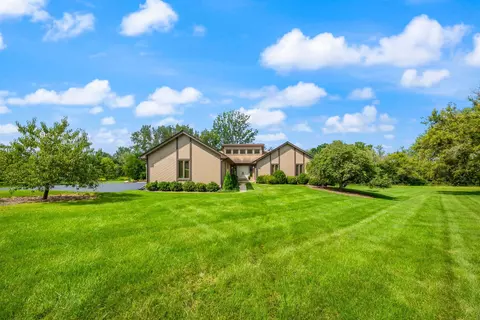 3211 Stonegate Dr, Crystal Lake, IL 60012