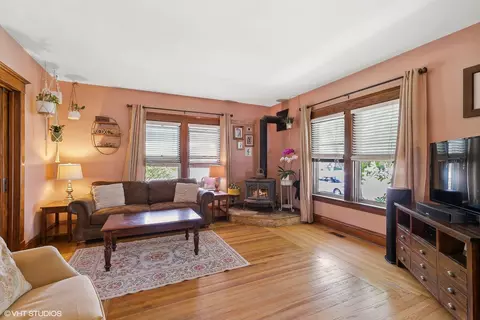 Living - 301 E Corning Ave, Peotone, IL 60468 photo 3 of 3