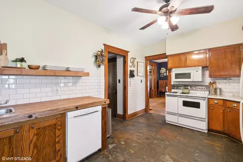 Kitchen - 301 E Corning Ave, Peotone, IL 60468 photo 4 of 5