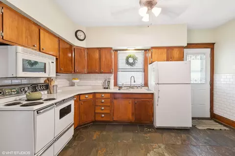 Kitchen - 301 E Corning Ave, Peotone, IL 60468 photo 2 of 5