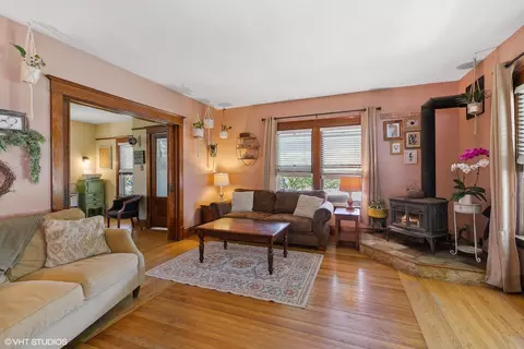 Living - 301 E Corning Ave, Peotone, IL 60468 photo 2 of 3