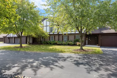 2144 Berkley Ct #201C, Naperville, IL 60565